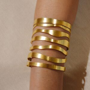 Brazalete líneas onduladas